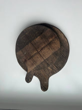 Load image into Gallery viewer, Round board with handle