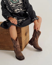 Load image into Gallery viewer, The Annie Kid
