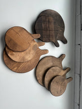 Load image into Gallery viewer, Round board with handle
