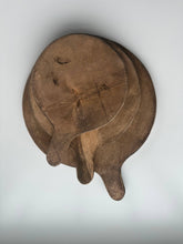 Load image into Gallery viewer, Round board with handle
